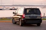 Chrysler Town & Country 2011 года